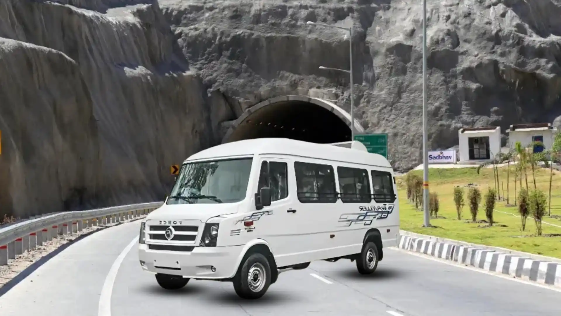 Why Choose a Tempo Traveller for your Udaipur Tour ?